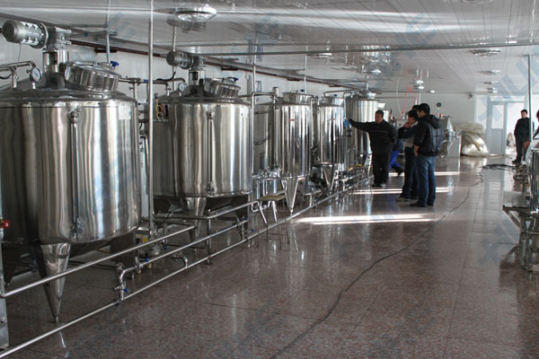 牛奶生產(chǎn)線生產(chǎn)車間現(xiàn)場(chǎng)圖