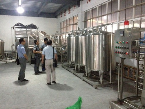 李時珍醫(yī)藥集團(tuán)客戶到工廠參觀CIP清洗系統(tǒng)樣品